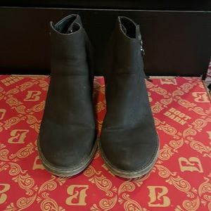 Sz 8m black ankle boots